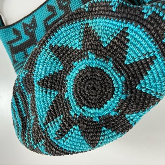 Vintage Woven Cat Crossbody Bag - Picture 4 of 10